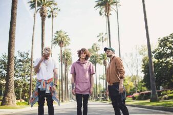 昨年ヒットを量産した3人組ユニット、Cheat Codesがトロピカルな新曲リリース！