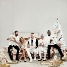 ペンタトニックス、最新クリスマス・アルバム国内盤をリリース！ファン8,000人との大規模なマネキンチャレンジも敢行！
