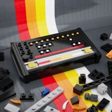 オーストラリア人がレゴで再現したターンテーブルやシンセサイザーのクオリティが高い！