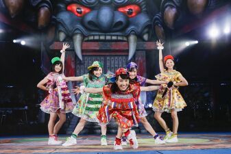 ももクロ、115,446人を動員した夏の「桃神祭2016」を来年2月8日に発売！