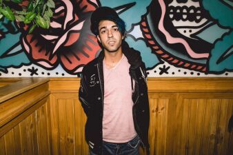 ライトパープルに染まるフューチャーミュージックの新鋭、Luca Lushが新曲「DROP TOP」を公開！