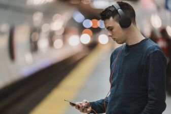 屋外フェスの虫除け対策救世主となるか…蚊を寄せ付けない機能を搭載したスマホ発表！？