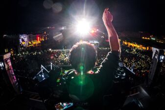 世界で活躍中のDJ“KSUKE”が大晦日のユニバーサル・スタジオ・ジャパンに登場！