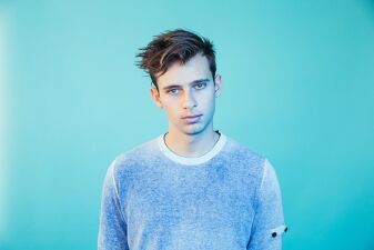 グラミーでベスト・ダンス/エレクトロニック・アルバム賞を見事勝ち取ったオーストラリア出身のFLUMEへインタビュー！