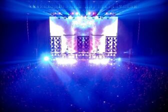 【圧巻の来日公演！】PORTER ROBINSON & MADEON、一夜限りのジョイント・ライヴに、2000人が熱狂！