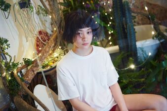 水曜日のカンパネラ・コムアイが水の中を漂う。新曲「松尾芭蕉」Music Videoを公開！
