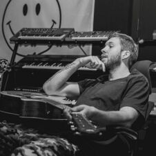 Calvin Harris、ファンの「今年は何曲リリースするの？」という質問に回答！リリースは近い！？