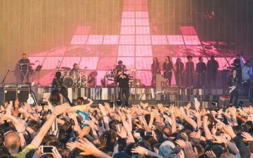 フジロックにヘッドライナー出演する世界的バンドGorillazのDemon Dayz Festでのフルライブセットを公開