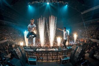 The Chainsmokersが謎のカウントダウン時計がついたサイトを開設！気になる真相とは？