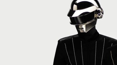 Daft Punk (ダフト・パンク) の Thomas Bangalter (トーマ・バンガルテル) 、オーケストラ・アルバムを4月7日にリリース！ ヘルメットの下の "似顔絵" も初公開