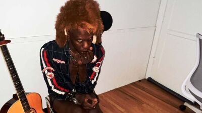 スウェディッシュ・ハウス・マフィアの前座で実験音楽をプレイしたYves Tumor (イヴ・トゥモア) 、大ブーイングを食らいステージを降ろされ激怒、SHMファンを「人間以下」と罵る