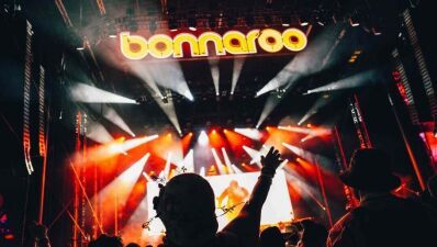 アメリカ・テネシー州マンチェスター開催の音楽フェス「Bonnaroo 2025」豪雨による悪天候のため2日目以降開催中止に