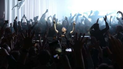 Eric Prydz (エリック・プライズ) 、長年のビジネスパートナーで9月にCalvin Harrisから詐欺で訴えられていた男性を26万9,000ドル (約4,159万3,000円) の横領で告