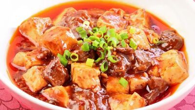 ラー油にまみれ、20種類の麻婆豆腐を食べ比べ！「四川フェス 2024」東京・中野セントラルパークにて2024年5月11日 (土) ～5月12日 (日) 開催