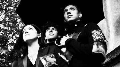 The xx（ザ・エックス・エックス）、デビューアルバムリリースから10周年を記念して、ラフ・シモンズとのコラボコレクションを発売!!