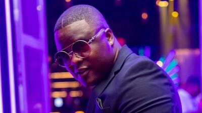 南アフリカ出身のアマピアノの人気DJ Sumbody (サムバディ) 殺害事件の裁判、35の罪で4人が起訴、容疑者の別の裁判の日程重複で2027年7月まで延期に