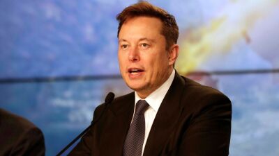 社内で "ほとんど寝ない超人" として知られるテスラCEOのElon Musk (イーロン・マスク)、サンドリーム・バハ・フェスティバルでハッスル → 数時間後にフランスに飛び、仏大統領と会談