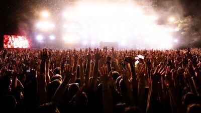 「野外フェス」について20代男性の300人中35.7%が興味あり、一方で43.6％が混雑や人混みを懸念…株式会社スマイルモア調べ