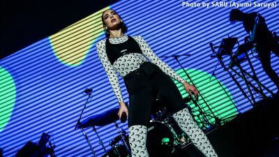 Dua Lipa（デュア・リパ）、来日公演で満員のフロアを前に熱唱！【ライブレポート／セットリスト有り】