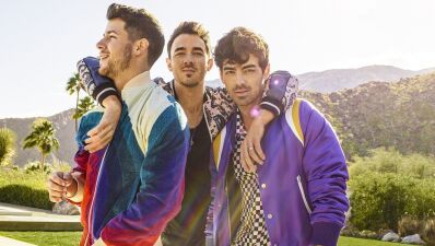 Jonas Brothers（ジョナス・ブラザーズ）、再結成シングルが兄弟バンドとして全米史上初の快挙！