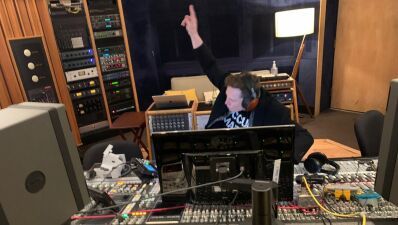 テスラ、Space XのCEOである イーロン・マスクがEDMのトラックを急遽リリース！