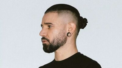 Skrillex (スクリレックス)がBoys Noize (ボーイズ・ノイズ) とのコラボプロジェクトDog Blood (ドッグ・ブラッド) の新曲の断片をファンに向けて送付【音源リンクあり】