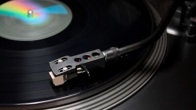 イギリスでの音楽販売、販売数は依然としてゲームやビデオより低いものの、成長率はゲーム、ビデオを抜いてトップに