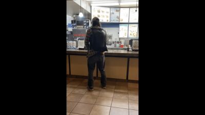 ソフトクリームで有名なファミレス「デイリークイーン」でマスク着用を求められた男性が店内で放尿「ファッキン サイコパス！」と叫んで去る……カナダ