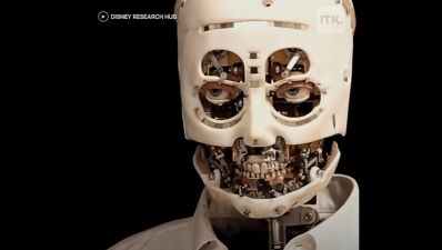 ディズニーが、ディズニーランドのパーク敷地内を自由に歩き回るAIロボットを開発中!? ネットではロボットの反乱ネタで大盛り上がり…アメリカ