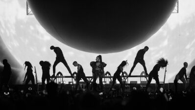 ジャンスティン・ビーバーが Coachella に！アリアナ・グランデのスペシャルゲストとして登場し「Sorry」を披露