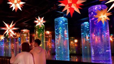 金魚アート × イルミネーションの幻想的なクリスマス『星降る銀座のクリスマス2024』銀座三越にて12月26日 (金) まで開催中