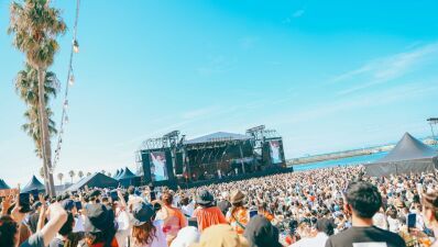 関西初開催の日本最大級ビーチカルチャーフェスティバル「GREENROOM BEACH」2日間にわたり計20,000人が来場、数快晴の中多幸感に包まれ無事終焉！