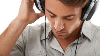 プロのミュージシャンの聴覚障害…他の職業に比べて “耳鳴り” に悩まされる可能性が３倍高いことが判明、クラシック、ロック、ポップス等のジャンルで大差はない？