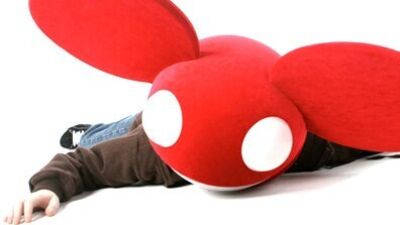 Deadmau5 が、Pendulum / Knife Party の Rob Swire とのコラボ楽曲を披露！