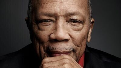 マイケル・ジャクソンの「スリラー」のプロデューサーで音楽界の巨匠、Quincy Jones (クインシー・ジョーンズ) が死去、享年91歳