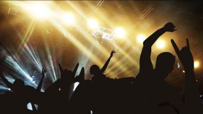 英国の音楽ファンに対する最新調査結果にて、チケット価格の上昇により44%がフェスへの参加を減らしていると回答、チケット価格は49% が260ドル (約37,900円) が上限と回答