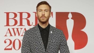【ちょっとイイ話】CALVIN HARRIS の DJ ブースには「ある人物」の写真が置いてあった