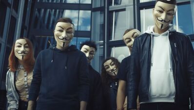「またお前かい……!!」あの仮面でお馴染み、Nicky Romero（ニッキー・ロメロ）の傑作 "Toulouse" 2020年版MVが公開！