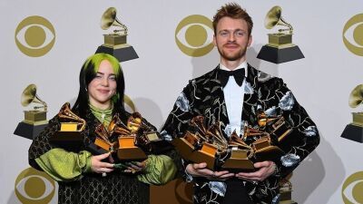 ビリー・アイリッシュ、グラミー賞5冠を達成した瞬間、何を呟いていた？