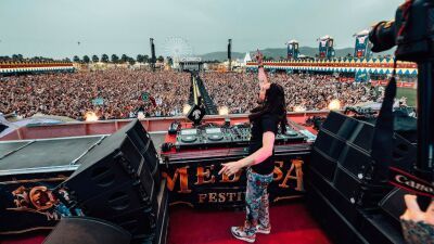 8月10〜15日に開催が予定されていたスペインのEDMフェス『Medusa Festival』強風によるステージ崩壊で1名死亡、負傷者20名…フェスは13日以降中止に