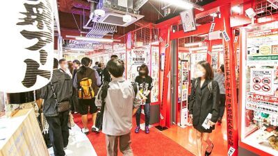 高島屋京都店と、アート・サブカルチャー・エンターテインメント等の専門店ゾーン「T8」からなる「京都高島屋S.C.」が10月17日グランドオープン