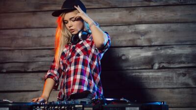最新の若手DJの大多数が "SNSの数字が才能よりも重要だと考えている" ことが判明……Pete Tong DJ Academy調べ