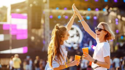 全米主要フェスティバルのジャンル別出演アーティスト数と公演数にてEDMがロックを抜いてトップに…理由は音楽ファンが "現実逃避と多幸感を求めている" から!?