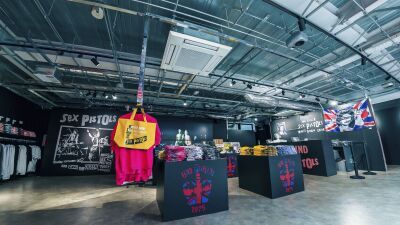 SEX PISTOLS (セックス・ピストルズ) 、結成50周年を記念して原宿に期間限定ショップがオープン！ジャケットやTシャツ等を販売、11月9日(日)まで