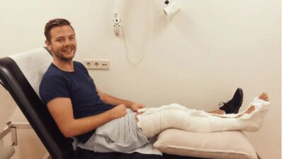 Sam Feldt がスクーター事故で骨折……夏のフェスへの出演を全キャンセル!!