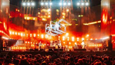 UKの伝説的バンドBlur (ブラー)、米「Coachella 2024」第一週目の出演で "地蔵" 多発、ステージ上で途方に暮れるデーモン…過去の出演でも惨敗、今回が最後の出演か