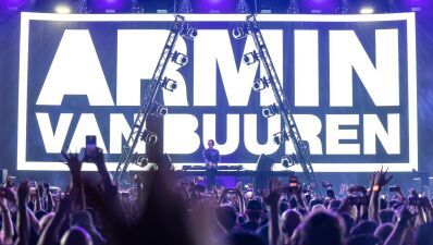 Armin van Buuren (アーミン・ヴァン・ビューレン) のトランスフェス『ASOT』長年本拠点としていたオランダ・ユトレヒトから離れ、2024年からロッテルダムにて開催