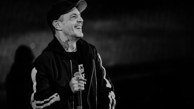 deadmau5 (デッドマウス) が2007年にレコード限定でリリースされていた大ヒットトラック "Jaded" が、17年の時を経てストリーミングプラットフォームに初登場！