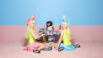 マネキンデュオ・FEMMがLIZをフィーチャリングした新曲を、フェイク3Dビデオで発表！