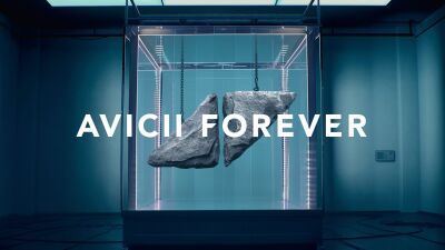 Avicii (アヴィーチー) のベスト盤発売を記念した楽曲人気投票の結果が発表…楽曲人気投票ナンバー1に輝いた楽曲とは!? 日本初のPOP UP STOREの商品も公開